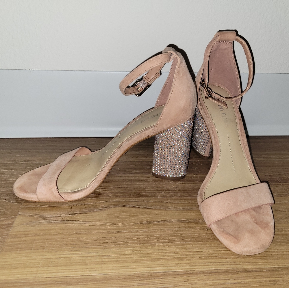 Gianni Bini Light Pink W6.5 Rhinestone Block Heel